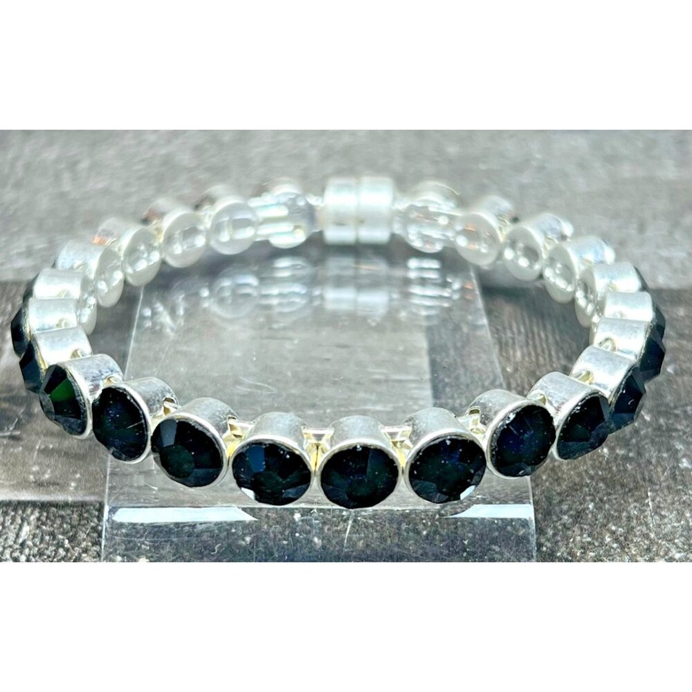Plunder Design Jewelry Essie Silver Black Magnetic Bangle Bracelet New in Box